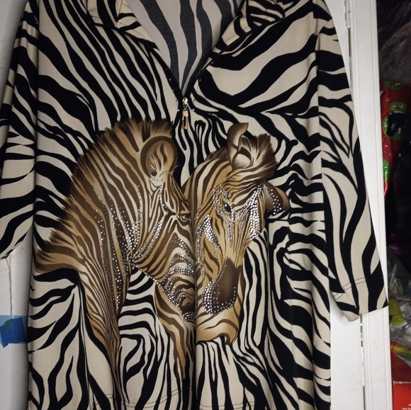Women's over shirt with zebras sequined...beautiful beautiful shirt.... - Picture 3 of 6
